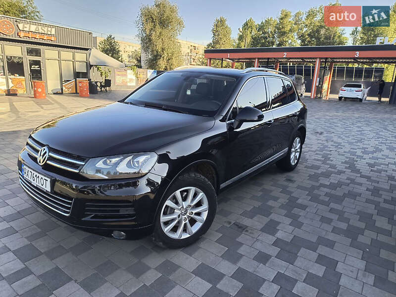 Внедорожник / Кроссовер Volkswagen Touareg 2012 в Павлограде