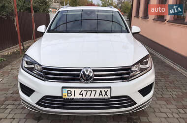 Внедорожник / Кроссовер Volkswagen Touareg 2015 в Гадяче