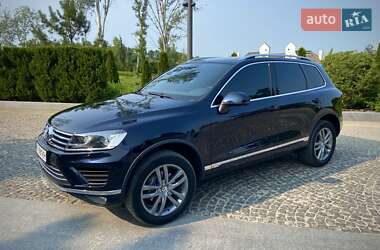 Внедорожник / Кроссовер Volkswagen Touareg 2015 в Днепре