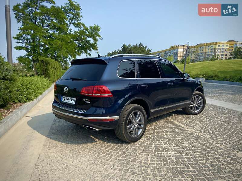 Позашляховик / Кросовер Volkswagen Touareg 2015 в Дніпрі