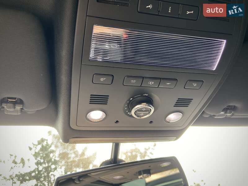 Позашляховик / Кросовер Volkswagen Touareg 2015 в Дніпрі