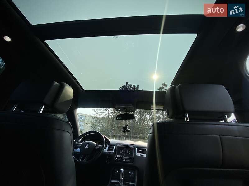 Позашляховик / Кросовер Volkswagen Touareg 2015 в Дніпрі