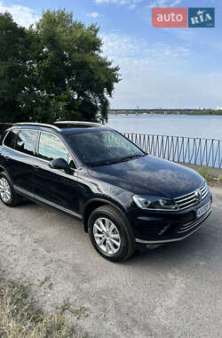 Позашляховик / Кросовер Volkswagen Touareg 2015 в Києві