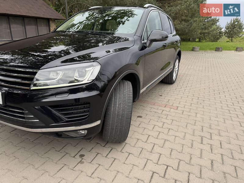 Позашляховик / Кросовер Volkswagen Touareg 2016 в Хмельницькому