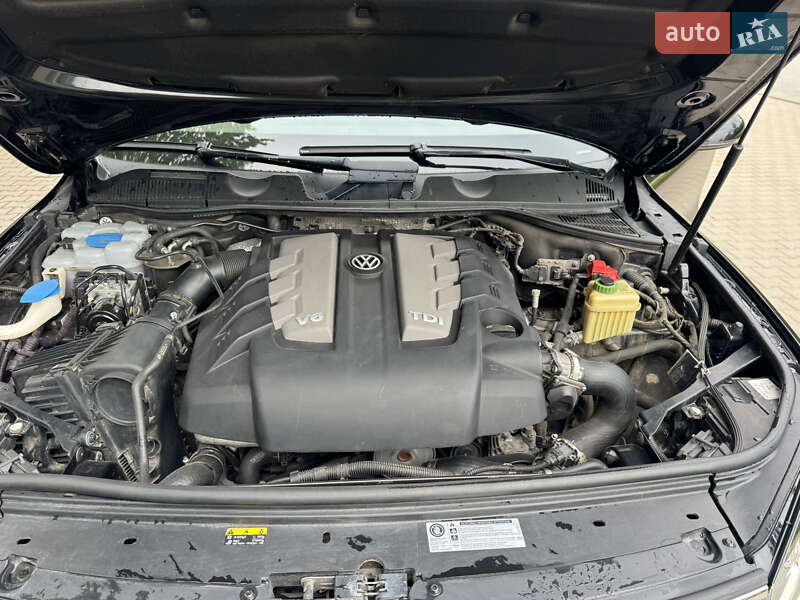 Позашляховик / Кросовер Volkswagen Touareg 2016 в Хмельницькому