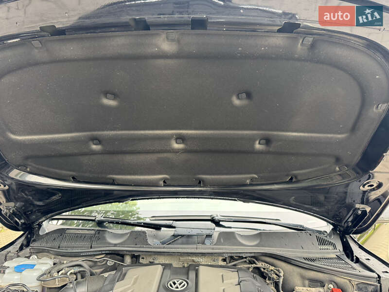 Позашляховик / Кросовер Volkswagen Touareg 2016 в Хмельницькому