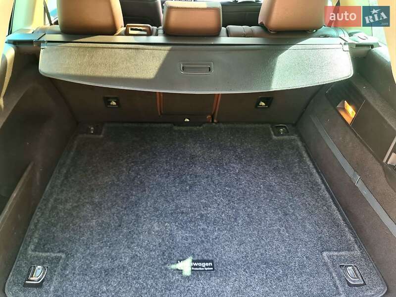 Позашляховик / Кросовер Volkswagen Touareg 2013 в Києві