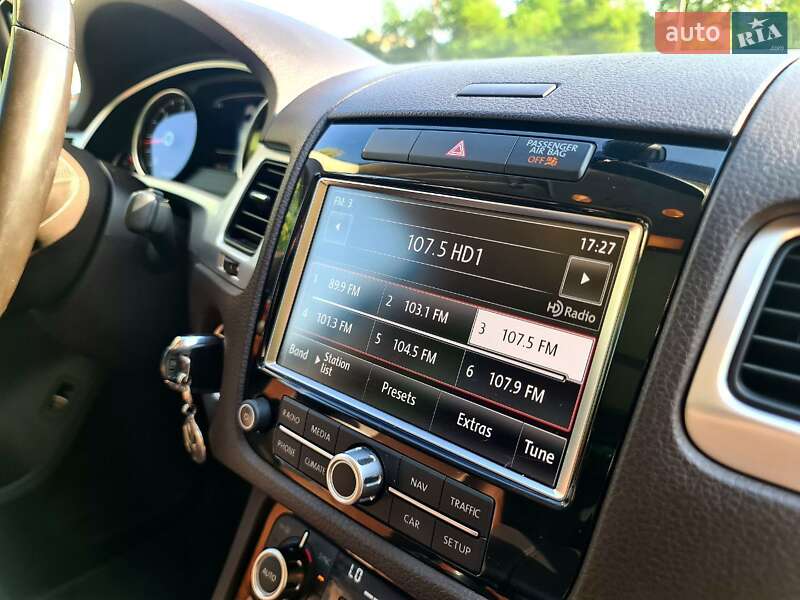 Позашляховик / Кросовер Volkswagen Touareg 2013 в Києві