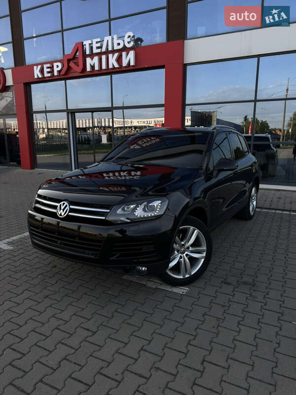 Позашляховик / Кросовер Volkswagen Touareg 2012 в Чернівцях