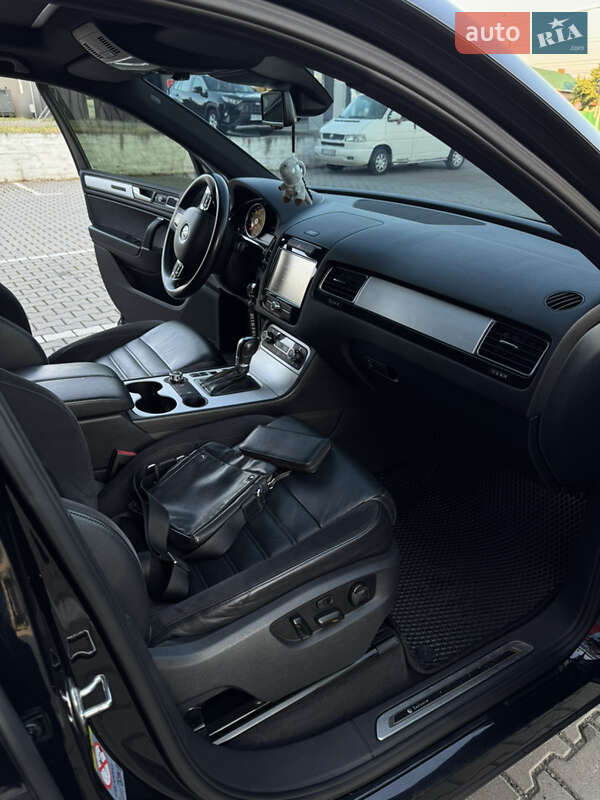 Позашляховик / Кросовер Volkswagen Touareg 2012 в Чернівцях