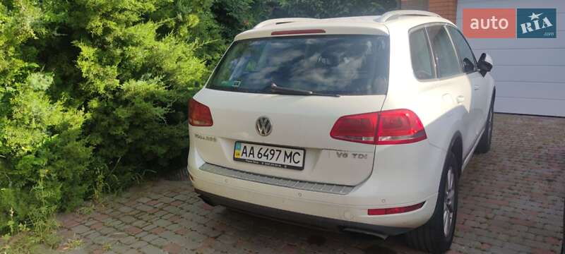 Позашляховик / Кросовер Volkswagen Touareg 2012 в Києві