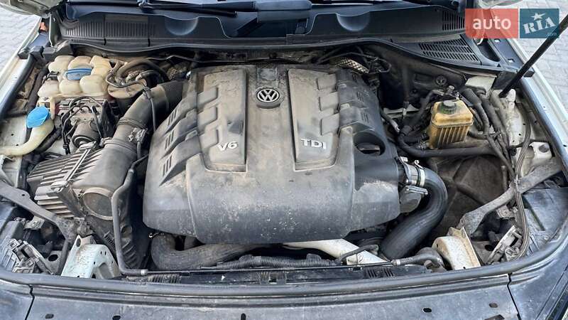 Позашляховик / Кросовер Volkswagen Touareg 2012 в Старій Вижівці