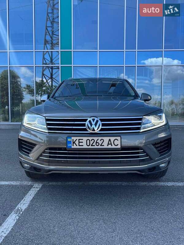 Позашляховик / Кросовер Volkswagen Touareg 2014 в Дніпрі