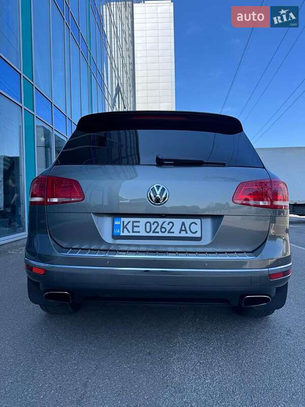 Позашляховик / Кросовер Volkswagen Touareg 2014 в Дніпрі