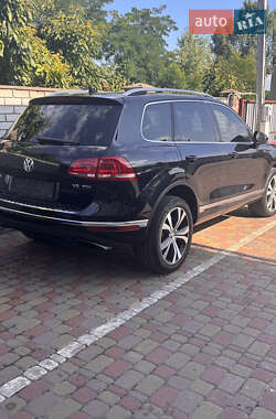 Внедорожник / Кроссовер Volkswagen Touareg 2015 в Киеве