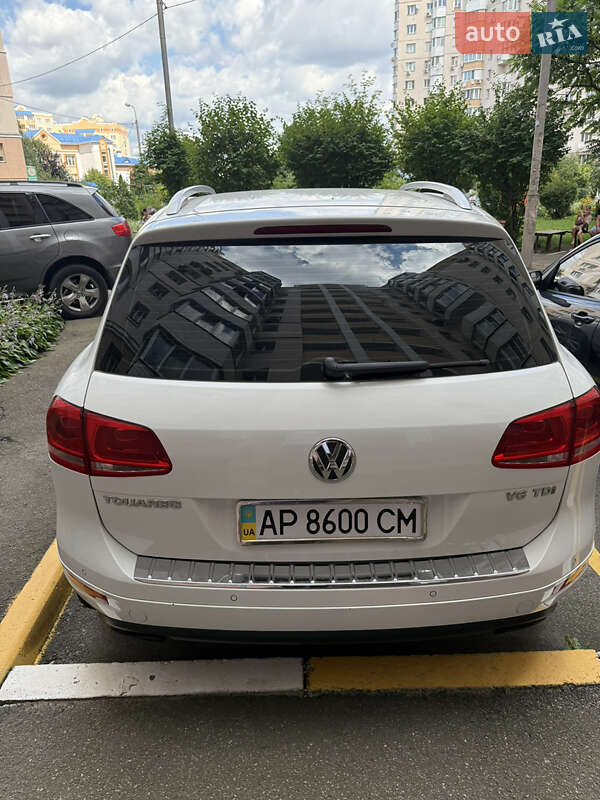 Внедорожник / Кроссовер Volkswagen Touareg 2012 в Киеве