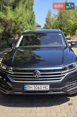 Позашляховик / Кросовер Volkswagen Touareg 2021 в Одесі