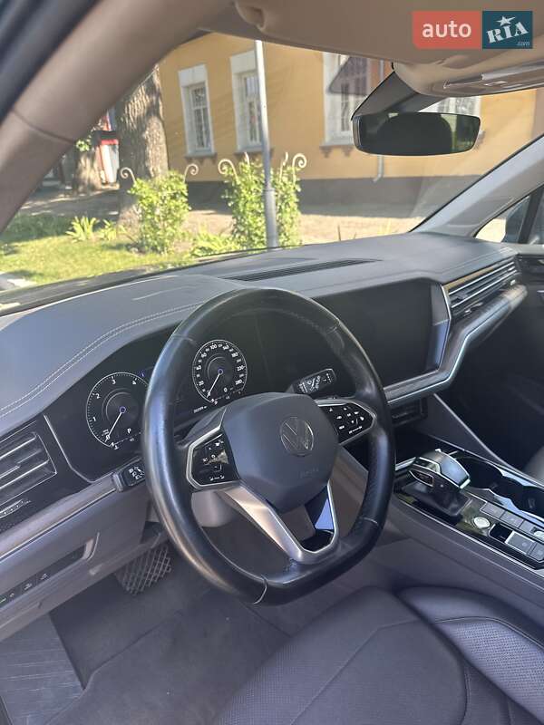 Внедорожник / Кроссовер Volkswagen Touareg 2021 в Киеве