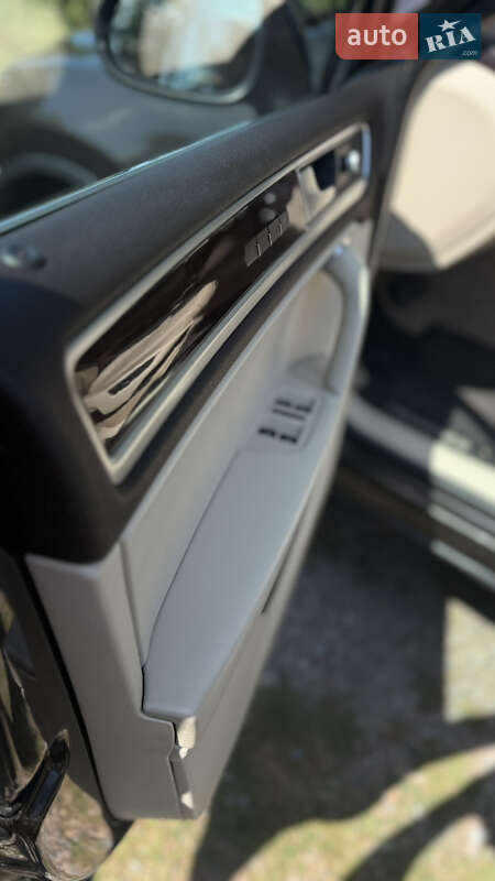 Позашляховик / Кросовер Volkswagen Touareg 2015 в Львові фото 16 Позашляховик / Кросовер Volkswagen Touareg 2015 в Львові