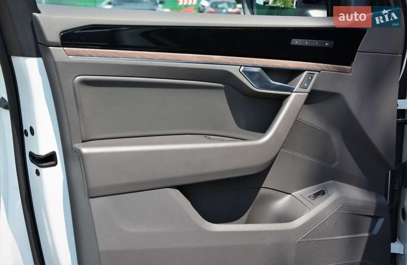 Внедорожник / Кроссовер Volkswagen Touareg 2019 в Киеве