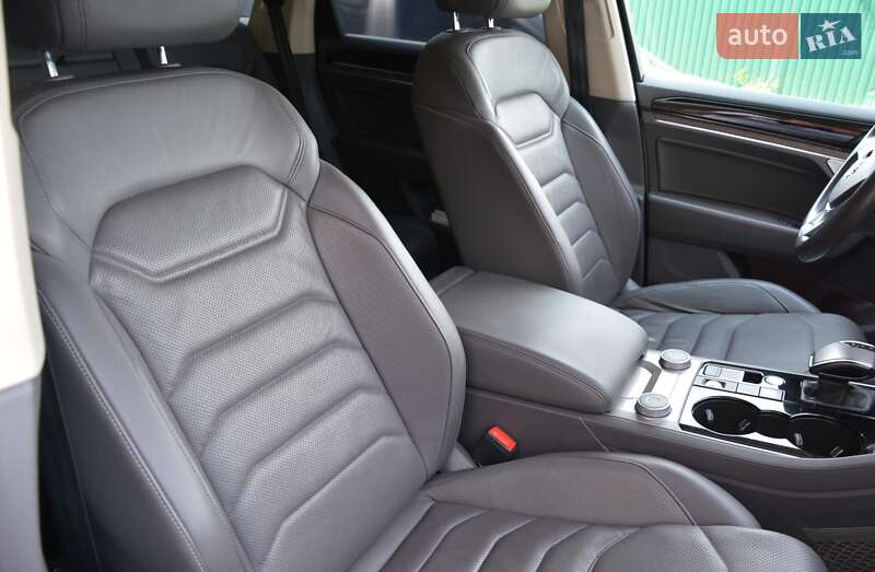 Внедорожник / Кроссовер Volkswagen Touareg 2019 в Киеве
