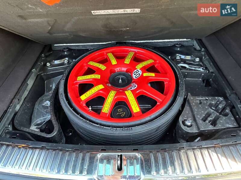 Внедорожник / Кроссовер Volkswagen Touareg 2013 в Дубно