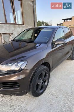 Позашляховик / Кросовер Volkswagen Touareg 2012 в Чернівцях