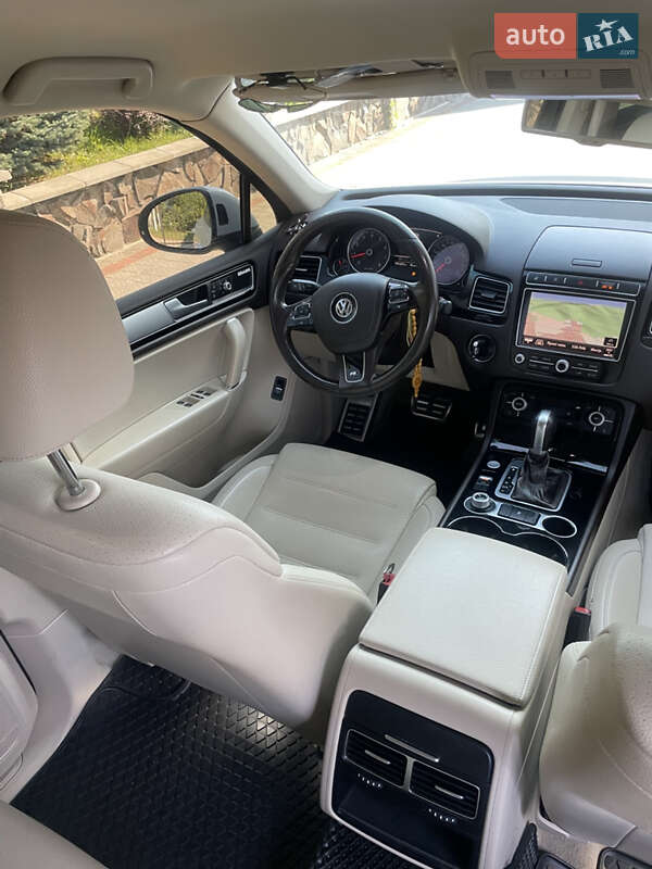 Внедорожник / Кроссовер Volkswagen Touareg 2016 в Бориславе