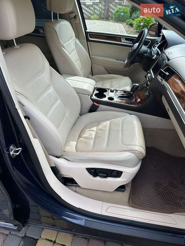 Внедорожник / Кроссовер Volkswagen Touareg 2011 в Ивано-Франковске