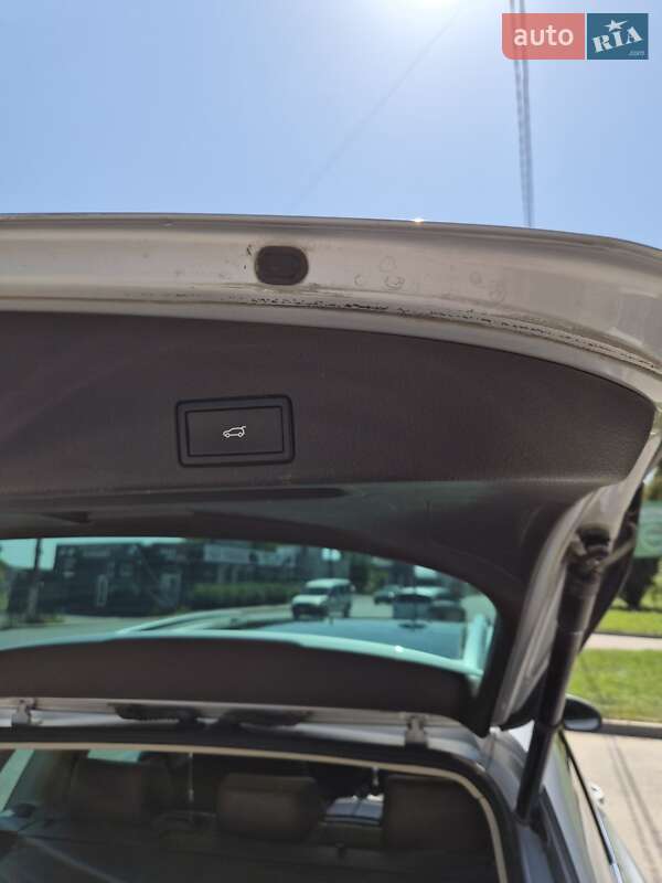 Позашляховик / Кросовер Volkswagen Touareg 2011 в Скалаті