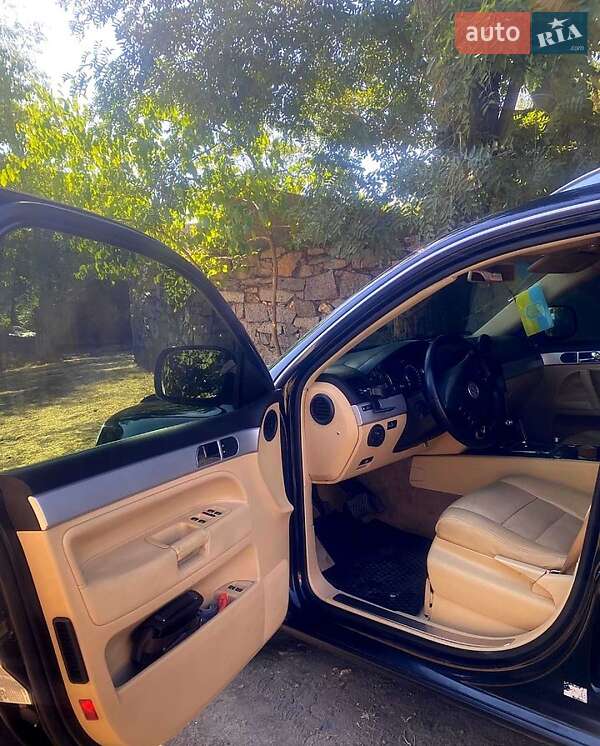 Внедорожник / Кроссовер Volkswagen Touareg 2006 в Снигиревке