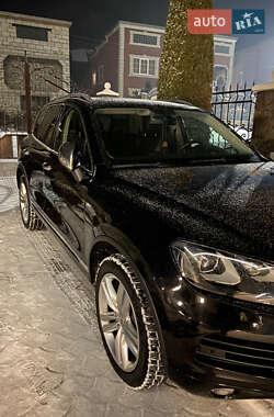 Внедорожник / Кроссовер Volkswagen Touareg 2013 в Тячеве