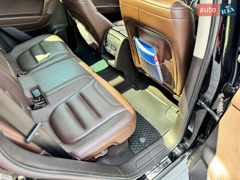 Позашляховик / Кросовер Volkswagen Touareg 2012 в Дніпрі