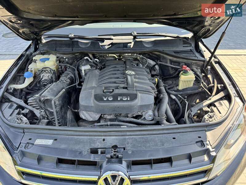 Позашляховик / Кросовер Volkswagen Touareg 2012 в Дніпрі