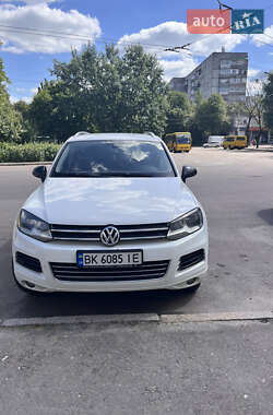 Позашляховик / Кросовер Volkswagen Touareg 2012 в Рівному