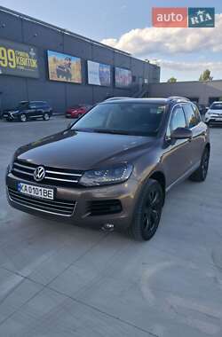 Внедорожник / Кроссовер Volkswagen Touareg 2013 в Киеве