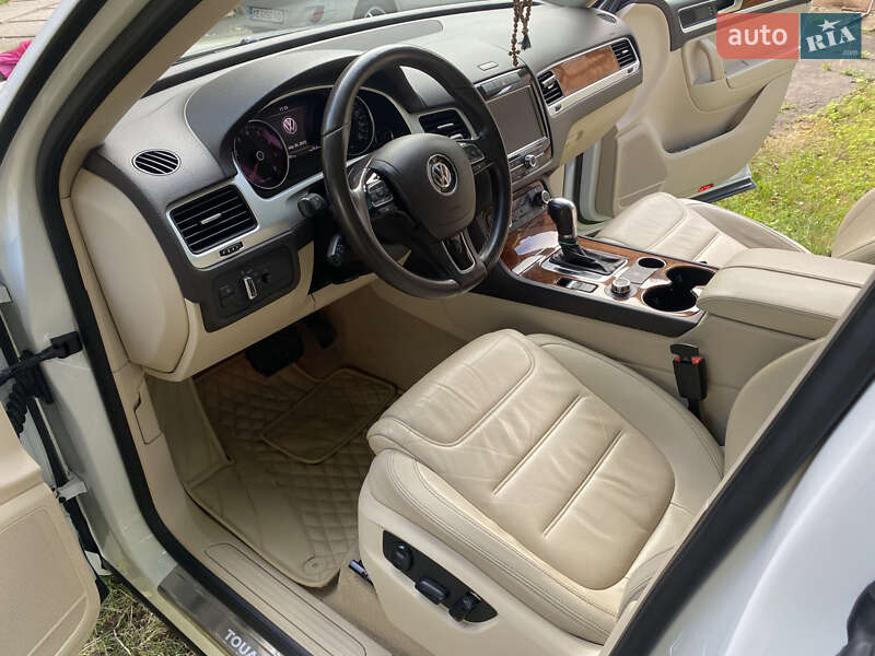 Внедорожник / Кроссовер Volkswagen Touareg 2013 в Умани