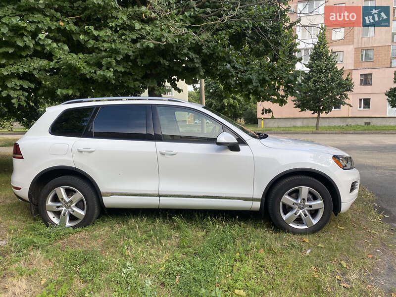 Внедорожник / Кроссовер Volkswagen Touareg 2013 в Умани
