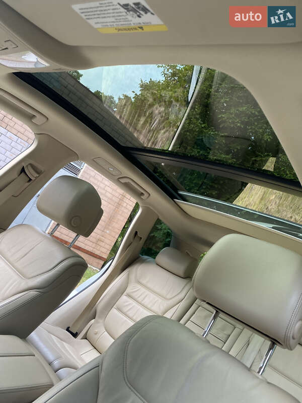 Внедорожник / Кроссовер Volkswagen Touareg 2013 в Умани