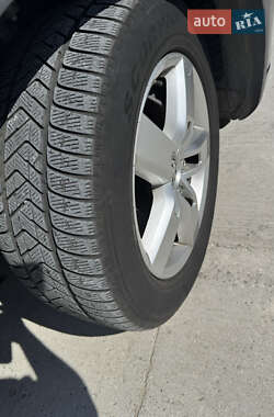 Внедорожник / Кроссовер Volkswagen Touareg 2010 в 