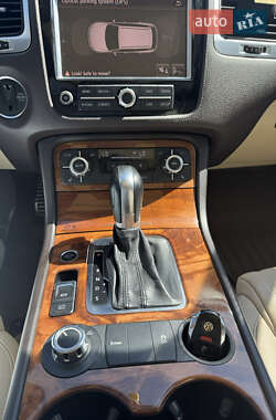 Внедорожник / Кроссовер Volkswagen Touareg 2010 в 
