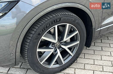 Внедорожник / Кроссовер Volkswagen Touareg 2022 в 