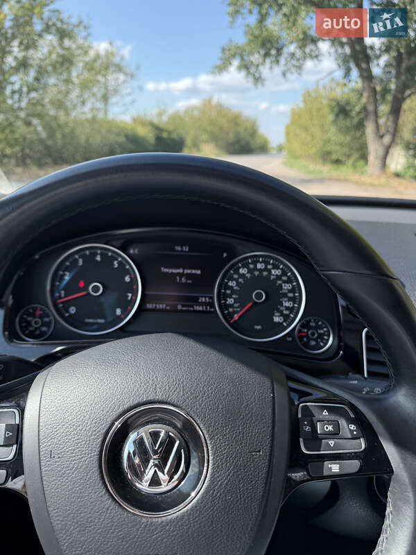 Внедорожник / Кроссовер Volkswagen Touareg 2015 в Кропивницком