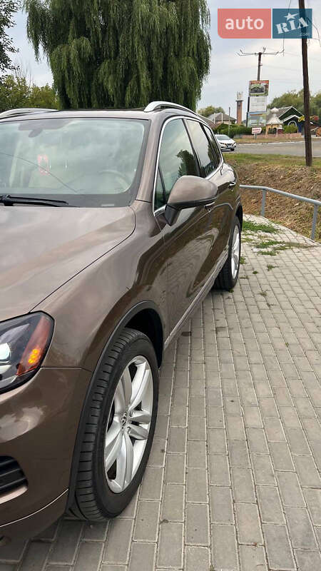 Внедорожник / Кроссовер Volkswagen Touareg 2010 в Новоселице