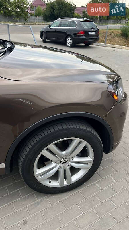 Внедорожник / Кроссовер Volkswagen Touareg 2010 в Новоселице