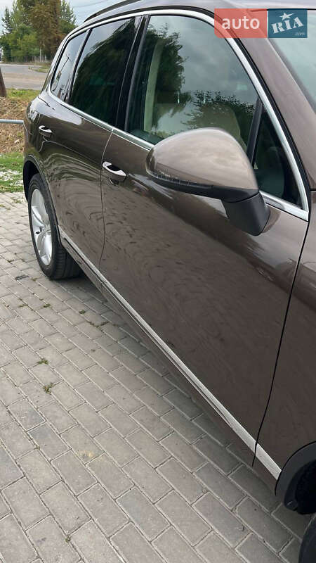 Внедорожник / Кроссовер Volkswagen Touareg 2010 в Новоселице