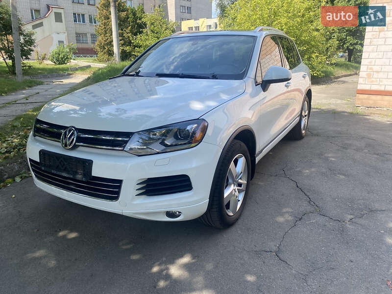 Внедорожник / Кроссовер Volkswagen Touareg 2013 в Умани