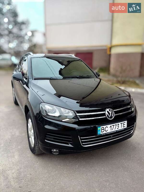 Внедорожник / Кроссовер Volkswagen Touareg 2012 в Львове
