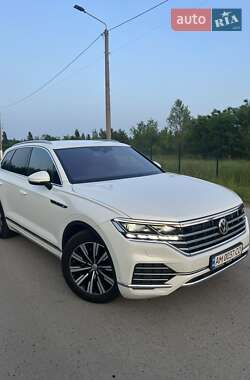 Внедорожник / Кроссовер Volkswagen Touareg 2018 в Коростене