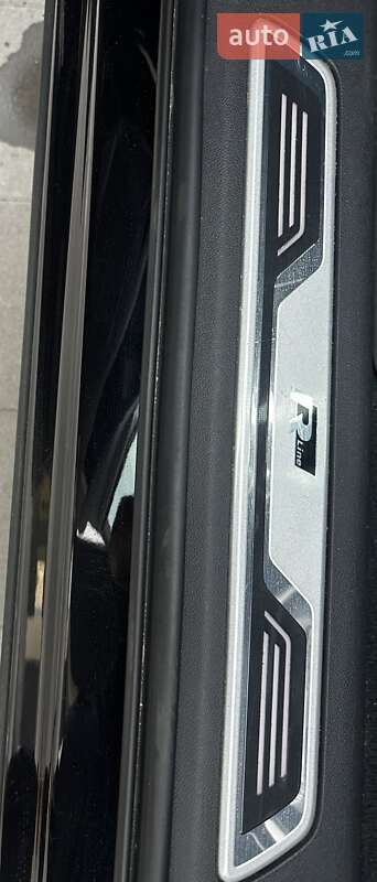 Позашляховик / Кросовер Volkswagen Touareg 2018 в Луцьку